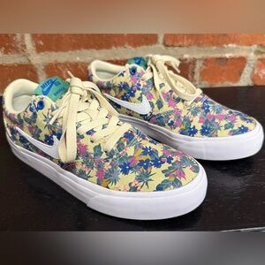 Nike SB Charge women’s sneakers. Size 5y. Flower pattern. New.
